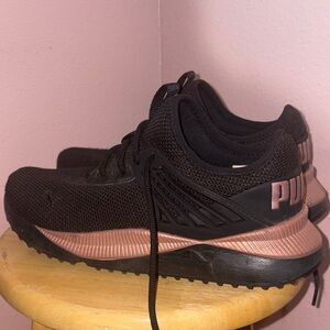 PUMA Women's Black and Rose Gold Sneakers